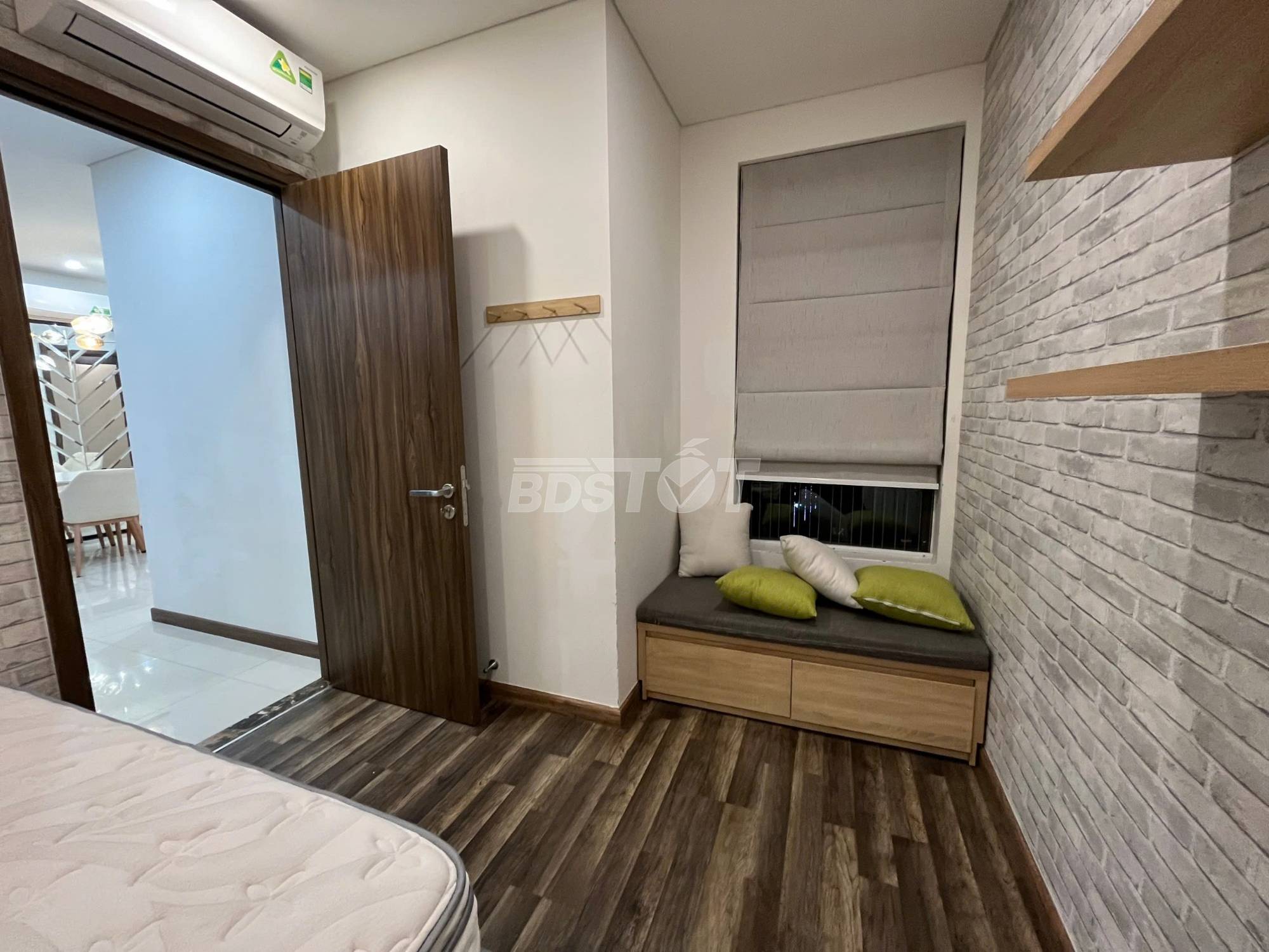 Phòng ngủ nhỏ của căn hộ chung cư 2 phòng ngủ, 86m2, nội thất đầy đủ cho thuê tại Hà Đô Centrosa Garden