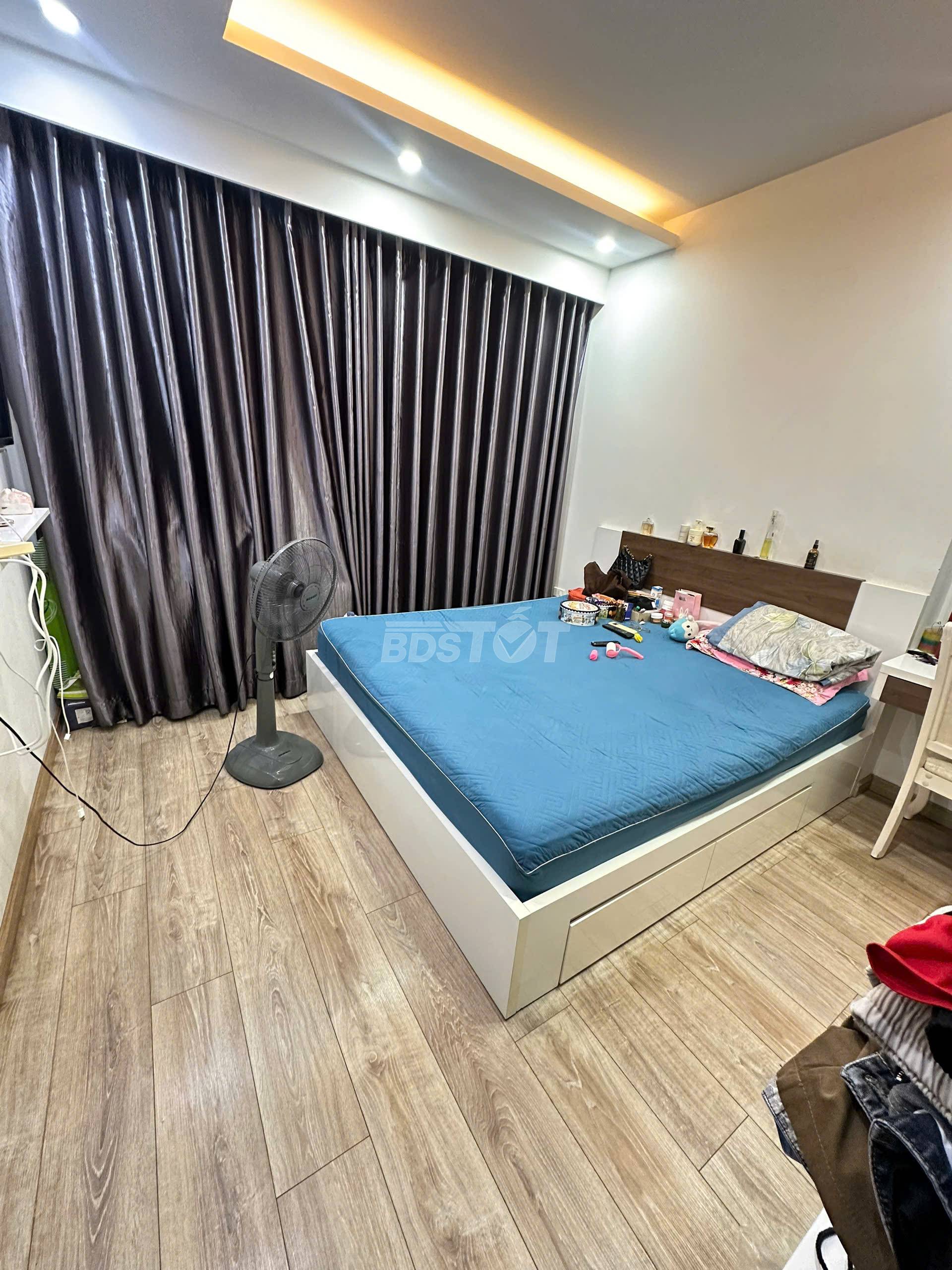 Phòng ngủ nhỏ của căn hộ chung cư 3 phòng ngủ, 91m2, bán tại Richstar Residence