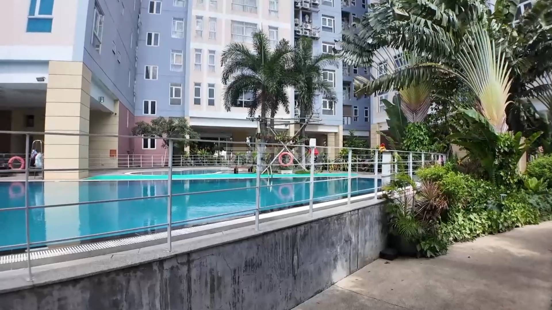 Hồ bơi tại chung cư Valeo Đầm Sen