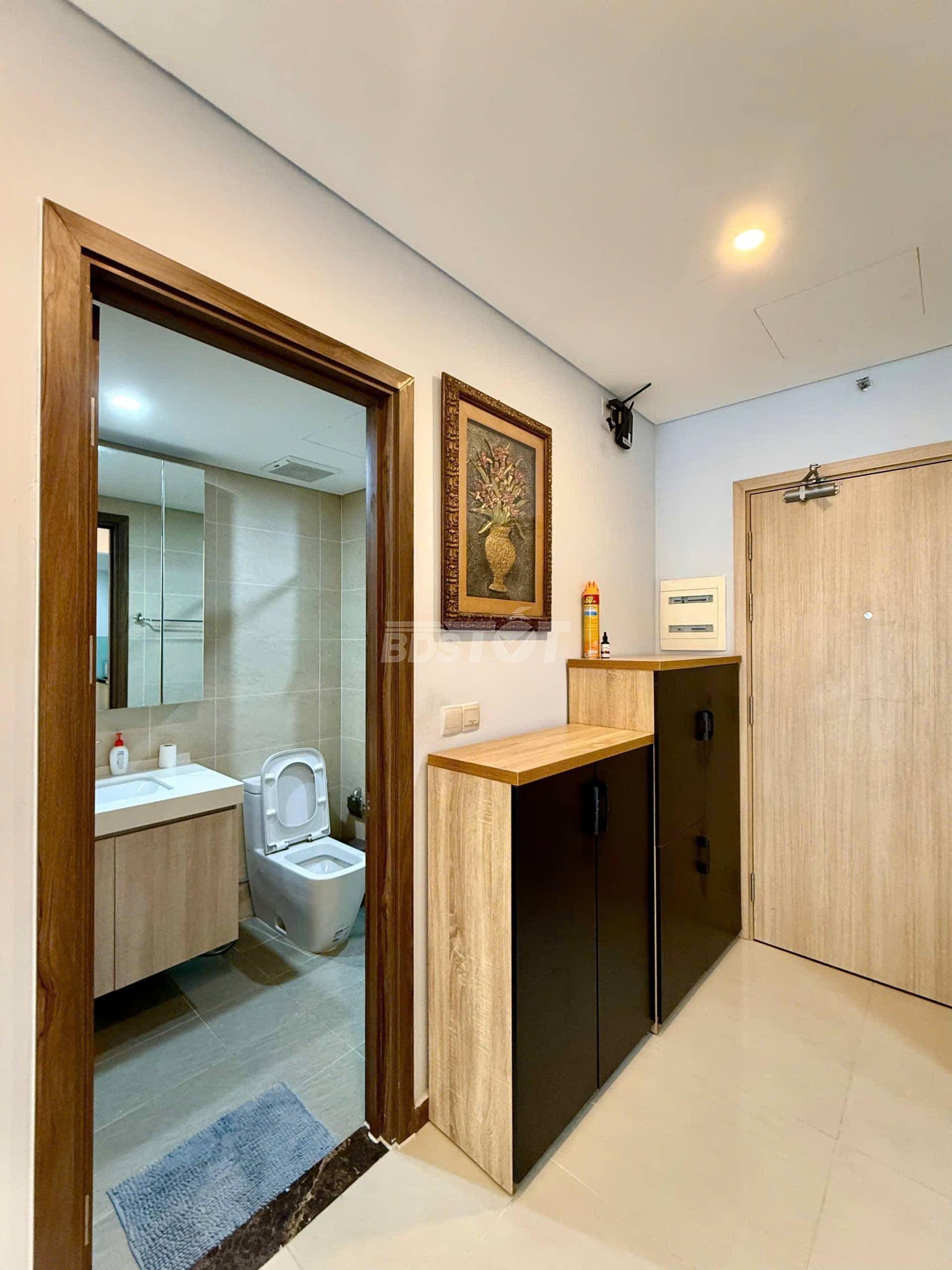 Toilet căn hộ 2pn2wc hado centrosa quận 10 cho thuê