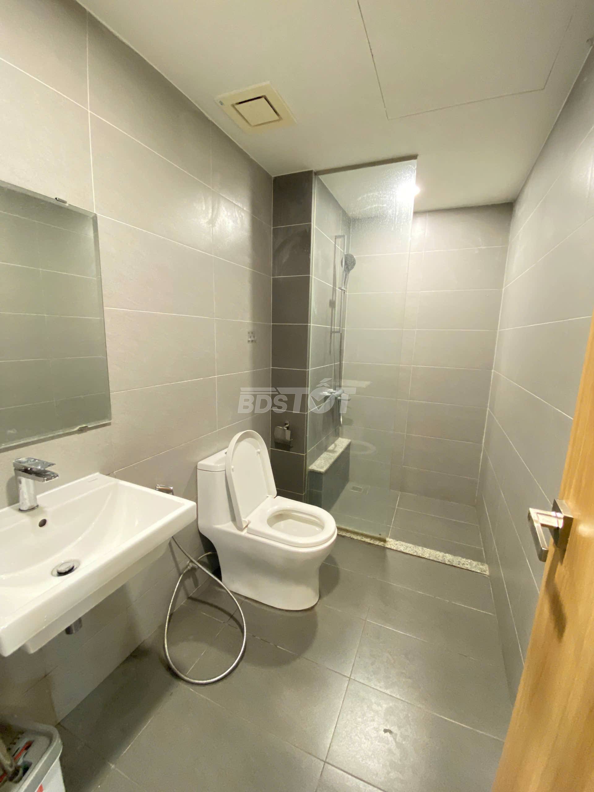 Toilet của căn hộ chung cư 2 phòng ngủ, 66m2, nội thất đầy đủ cho thuê tại Celadon City