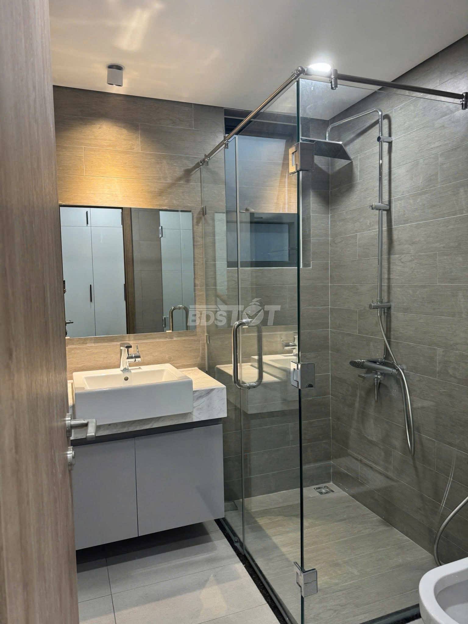 Toilet của căn hộ chung cư 2 phòng ngủ, 85m2, nội thất đầy đủ cho thuê tại Celadon City