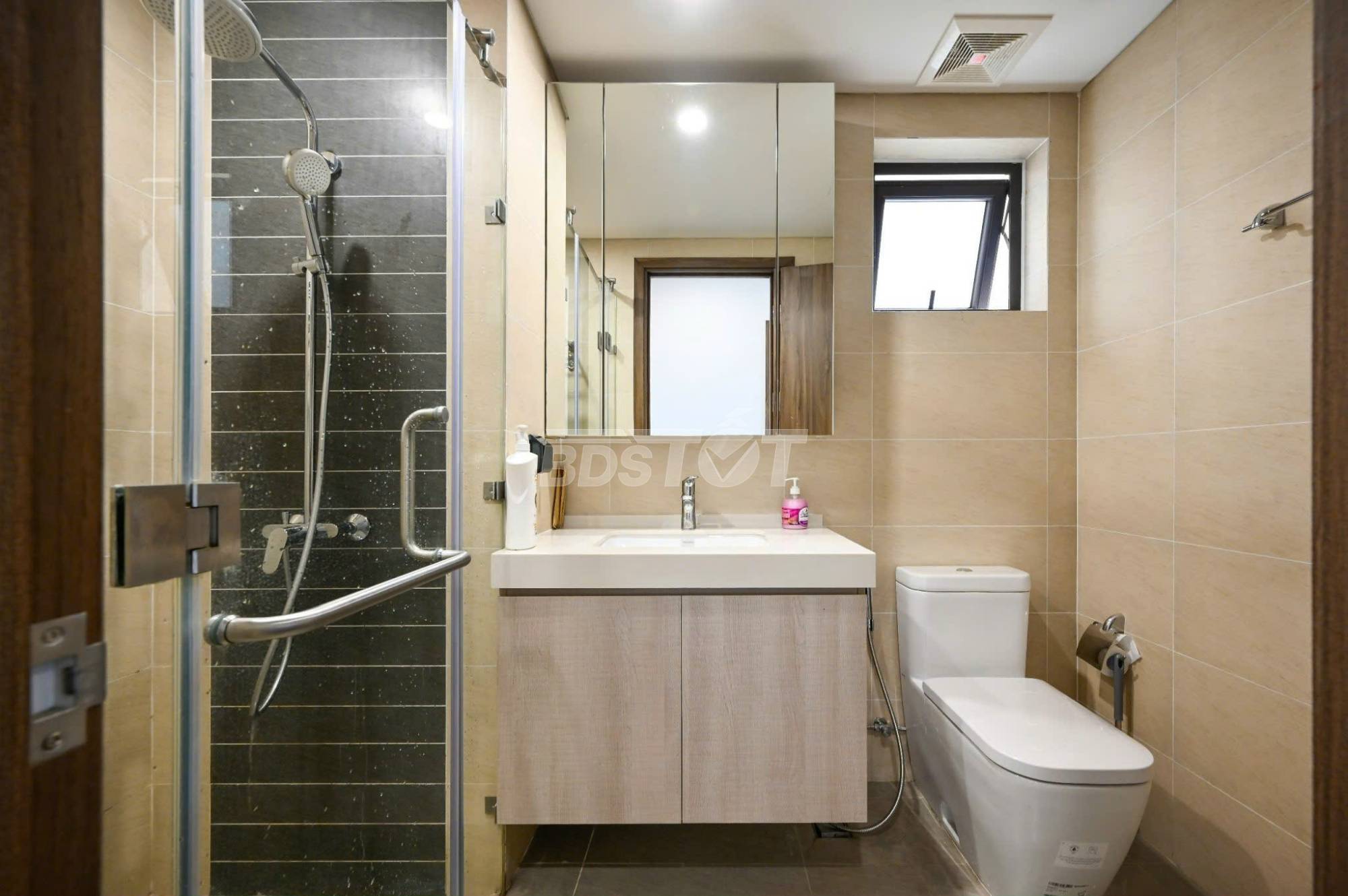 Toilet của căn hộ chung cư 2 phòng ngủ, 86m2, nội thất đầy đủ cho thuê tại Hà Đô Centrosa Garden