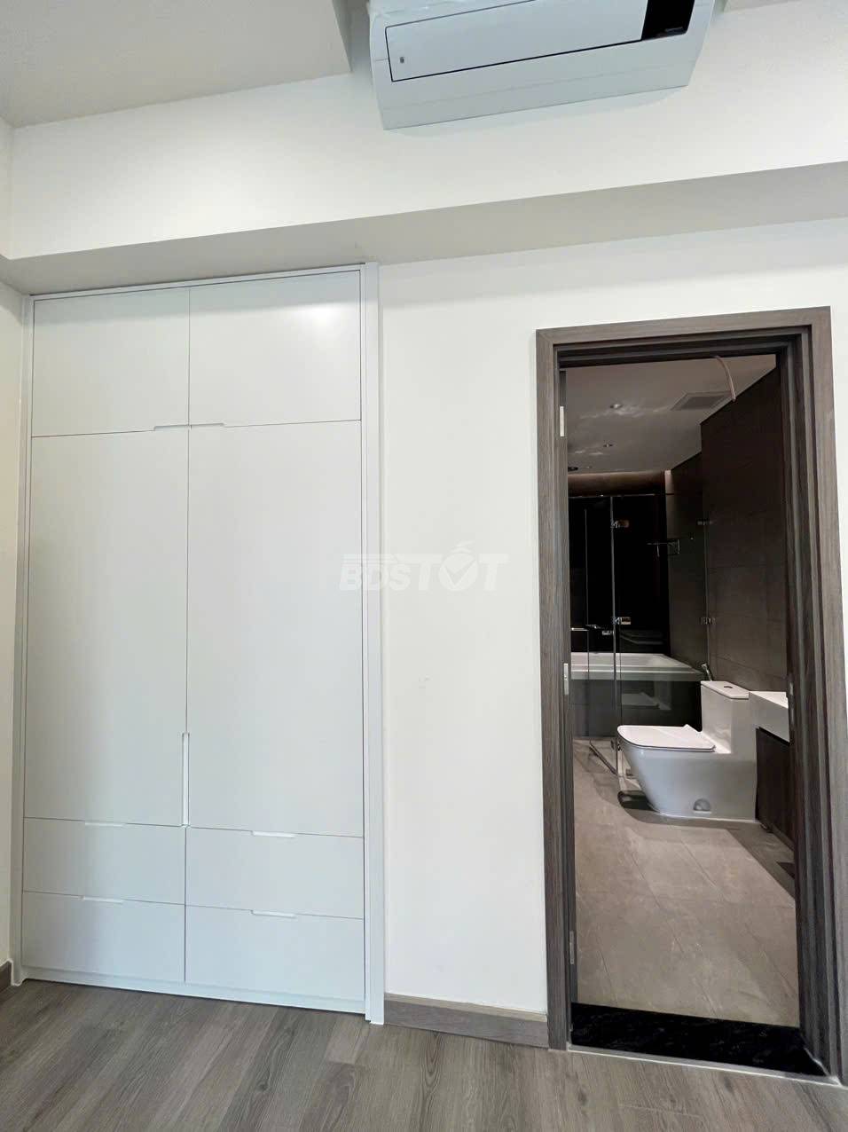 Toilet của căn hộ chung cư 3 phòng ngủ, 117m2, nội thất đầy đủ cho thuê tại Celadon City