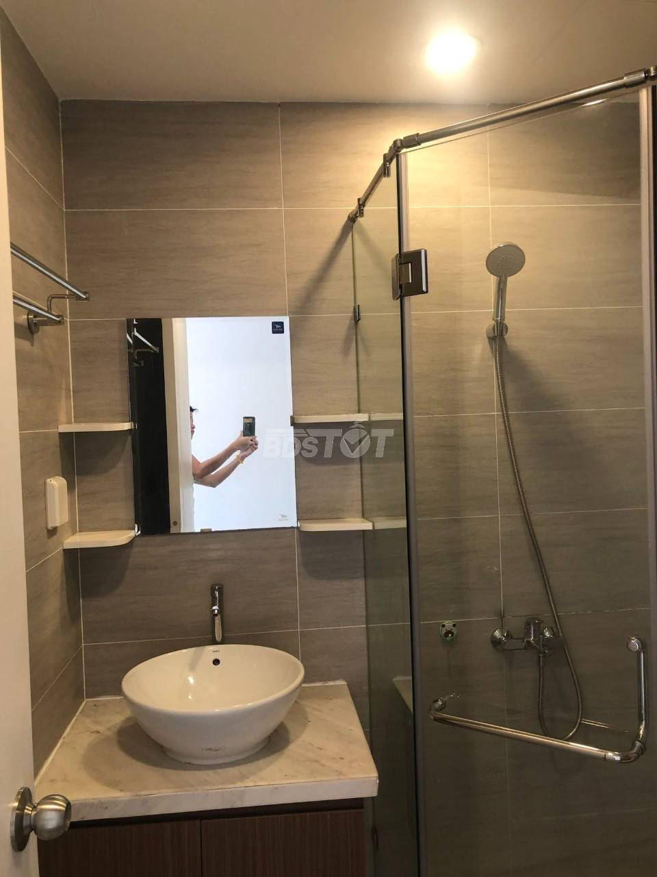 Toilet của căn hộ chung cư 3 phòng ngủ, 84m2, bán tại Richstar Residence