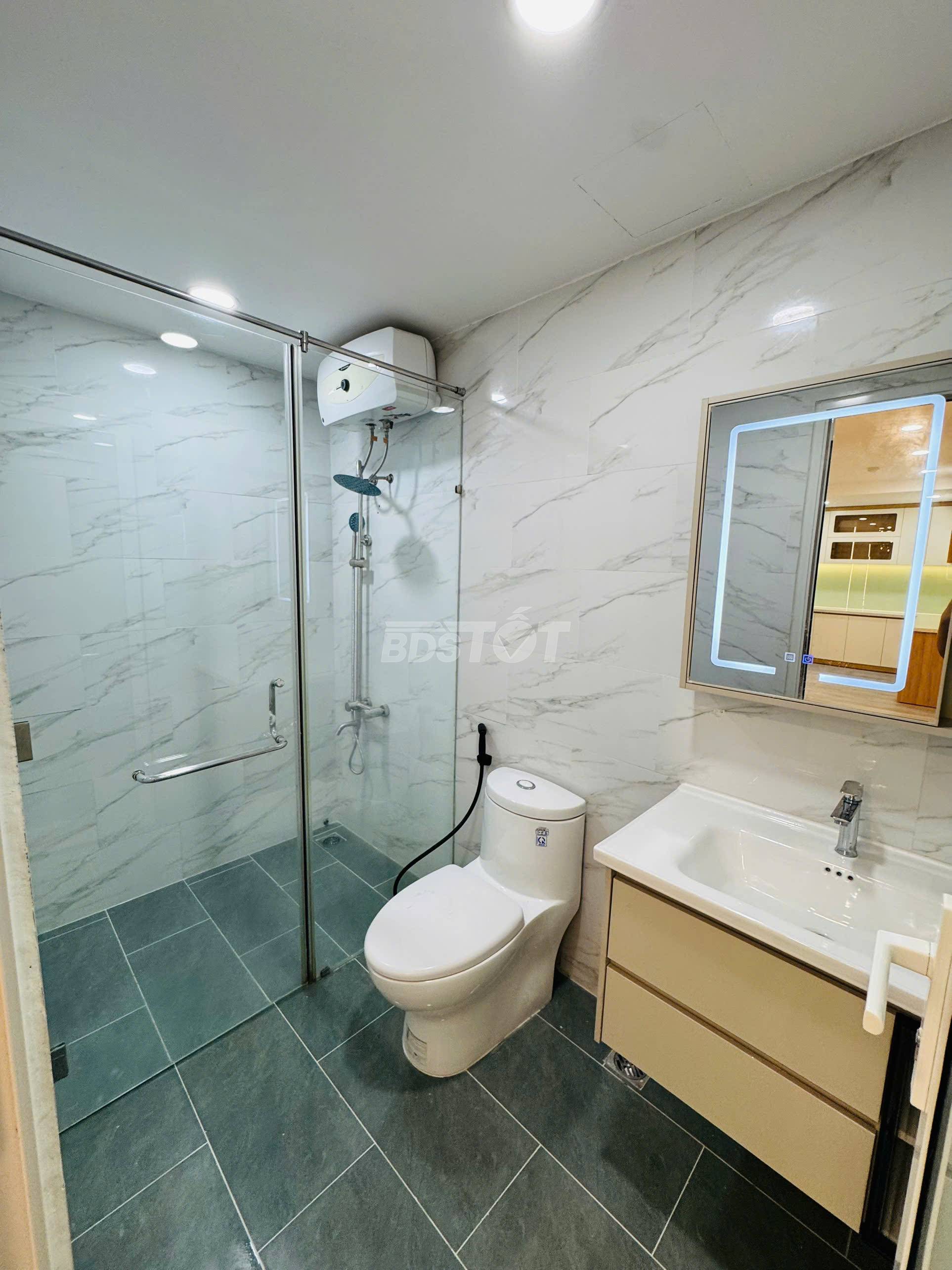 Toilet căn hộ chung cư valeo đầm sen 87m 3pn2wc bán