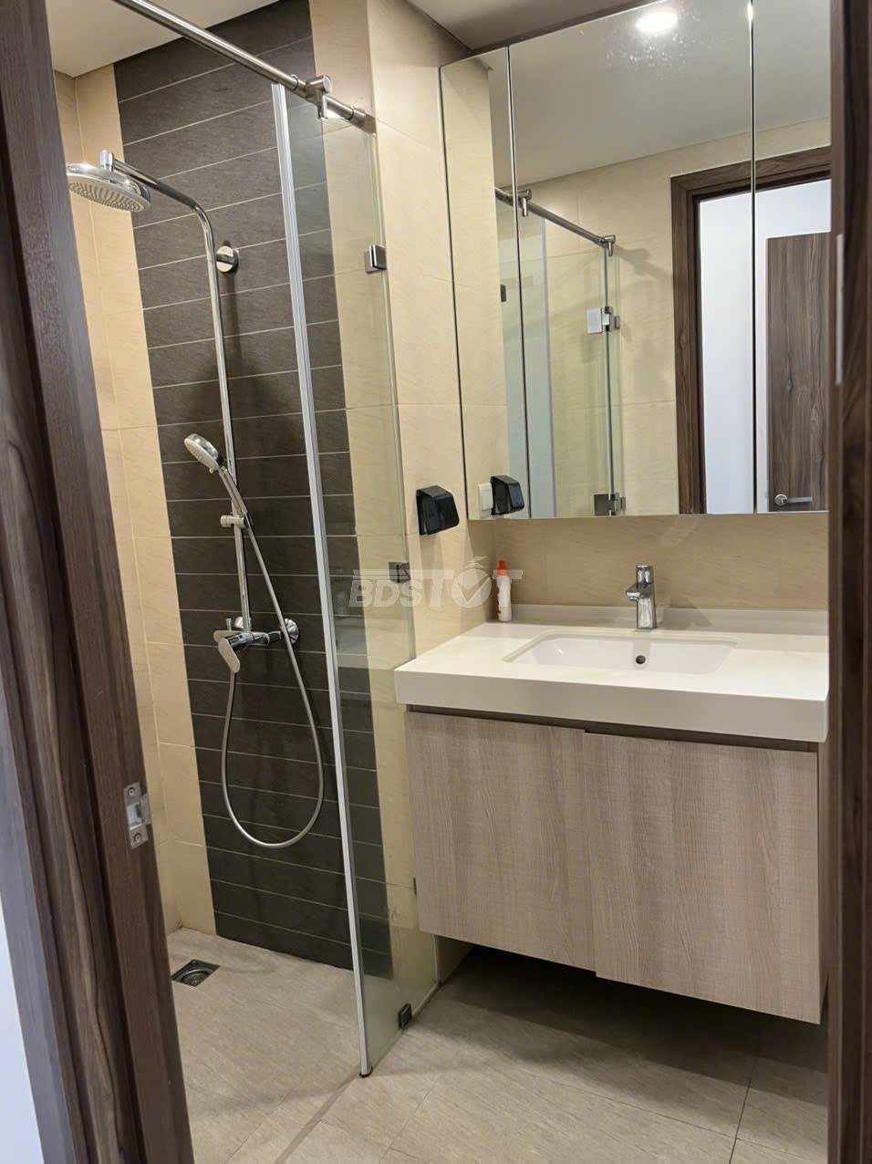 Toilet căn hộ Hado Centrosa 87m2 2 phòng ngủ đang bán