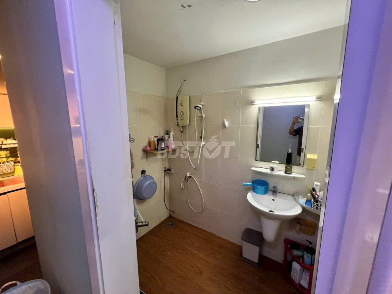 Toilet chung của căn hộ chung cư 3 phòng ngủ, 71m2, bán tại Sen Xanh – Lotus Garden