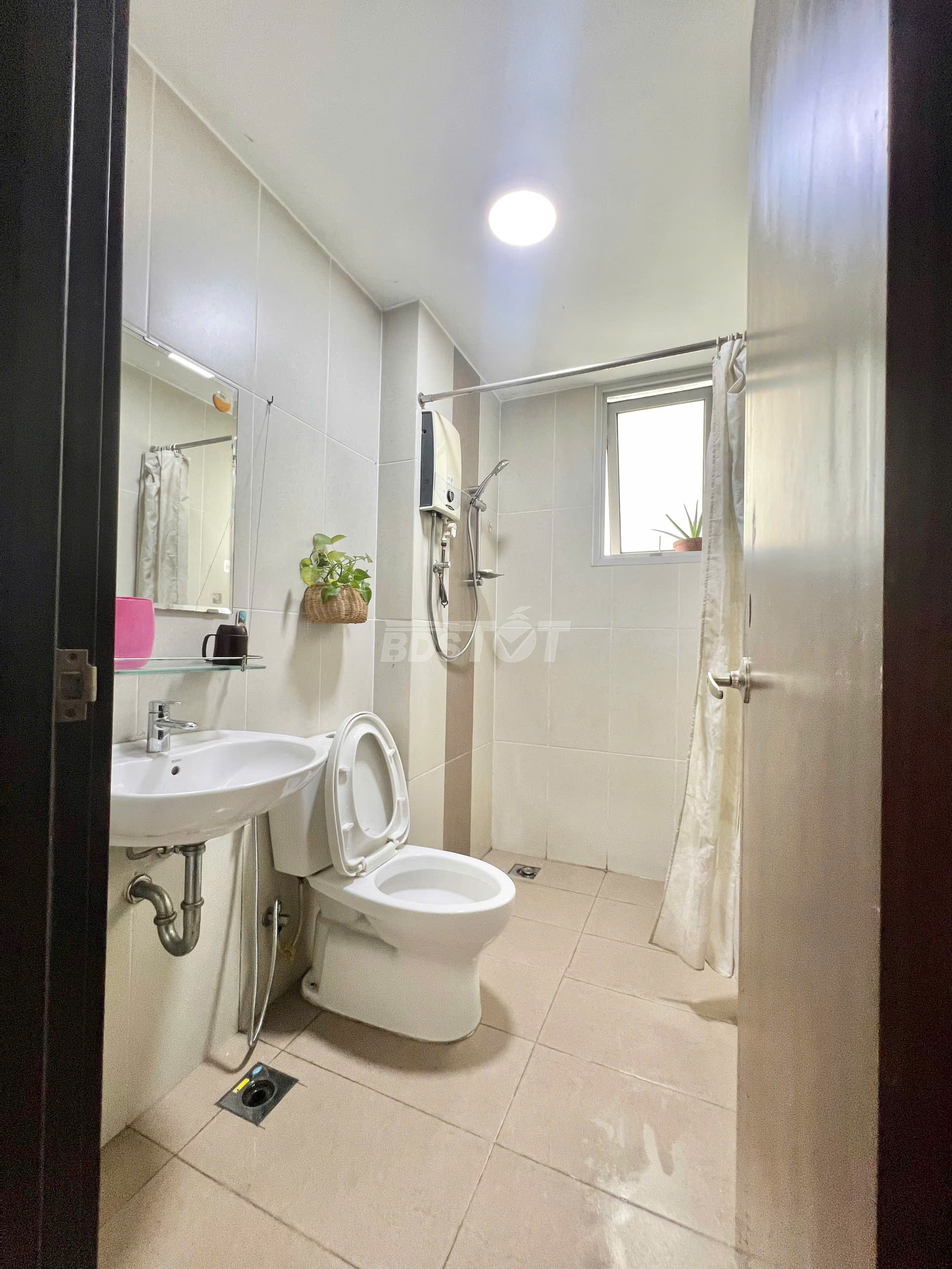 Toilet chung của căn hộ chung cư tại Ruby Precinct, Celadon City