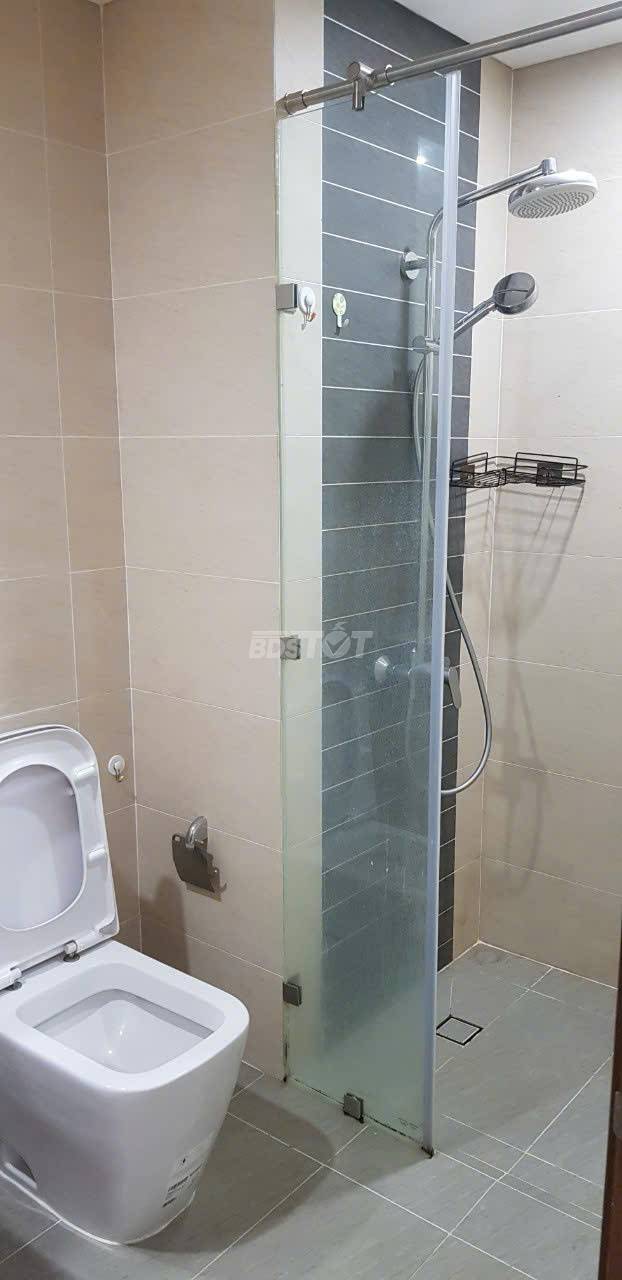 Toilet phòng ngủ master của căn hộ chung cư tại Chung cư cao tầng, Hà Đô Centrosa Garden