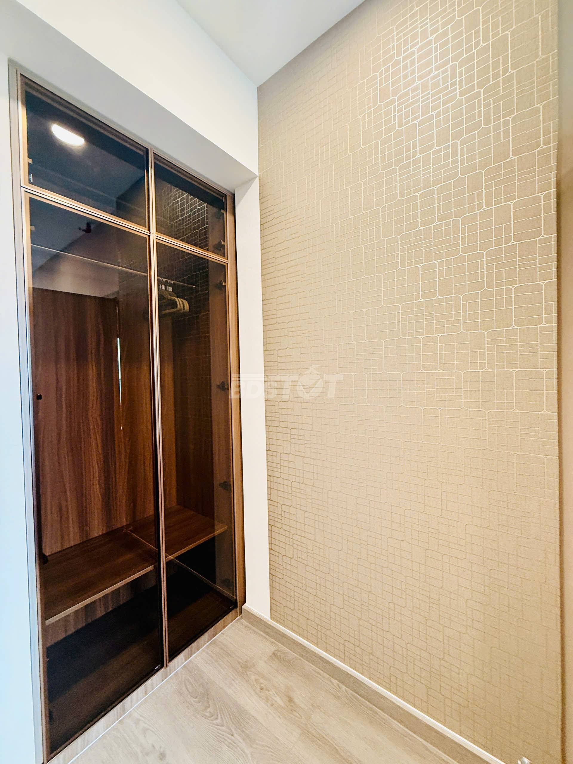 Tủ quần áo của căn hộ chung cư 2 phòng ngủ, 84m2, nội thất đầy đủ cho thuê tại Hà Đô Centrosa Garden