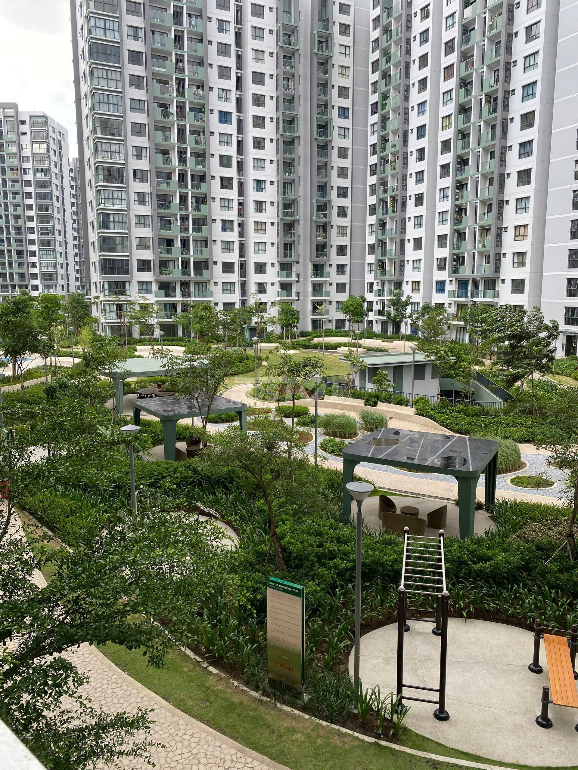 View nội khu từ căn hộ chung cư 2 phòng ngủ, 71m2, nội thất đầy đủ cho thuê tại Chung Cư Emerald, Celadon City