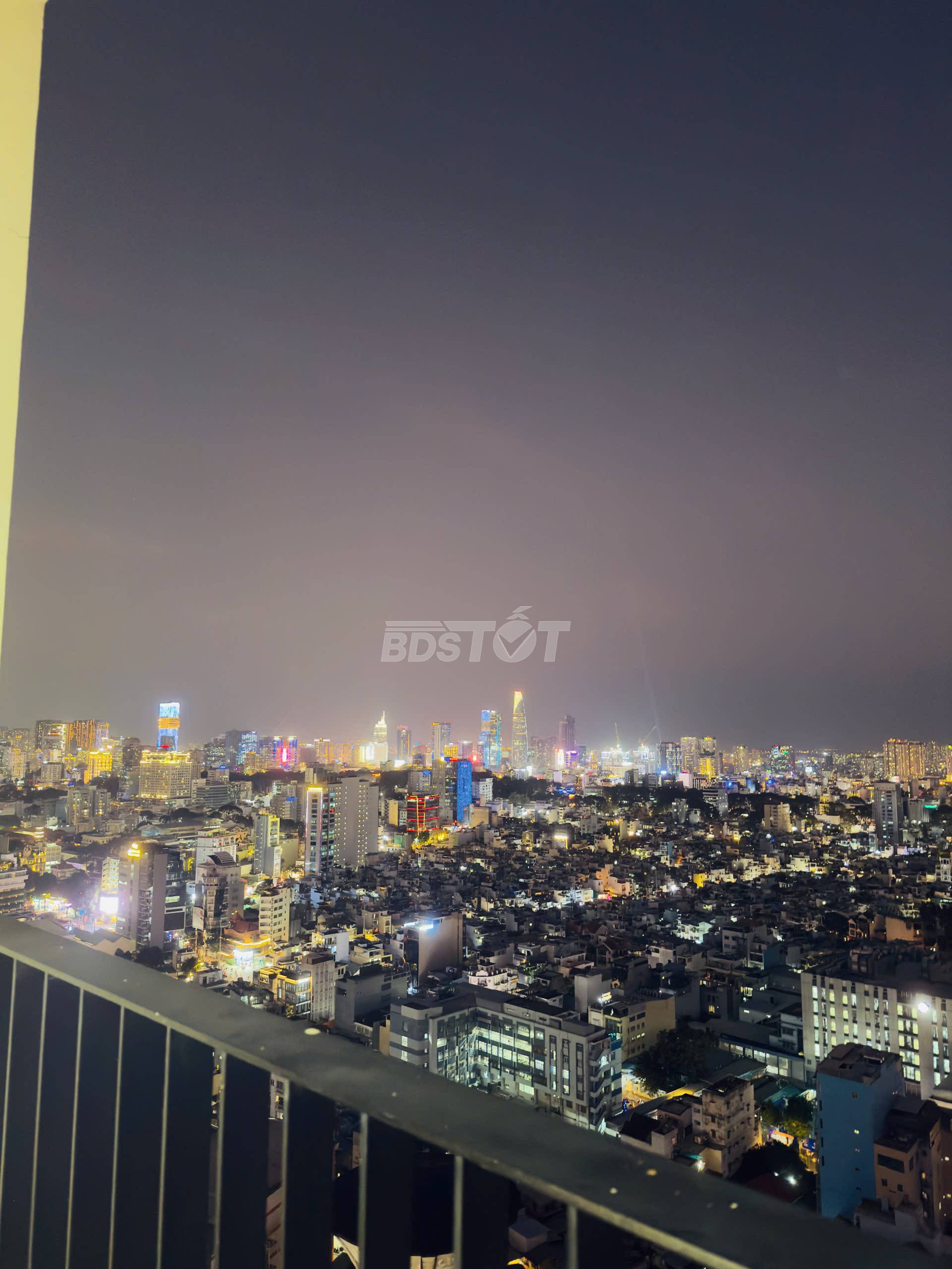 View thành phố từ căn hộ chung cư 2 phòng ngủ, 107m2, nội thất đầy đủ cho thuê tại Chung Cư Hà Đô Centrosa, Hà Đô Centrosa Garden