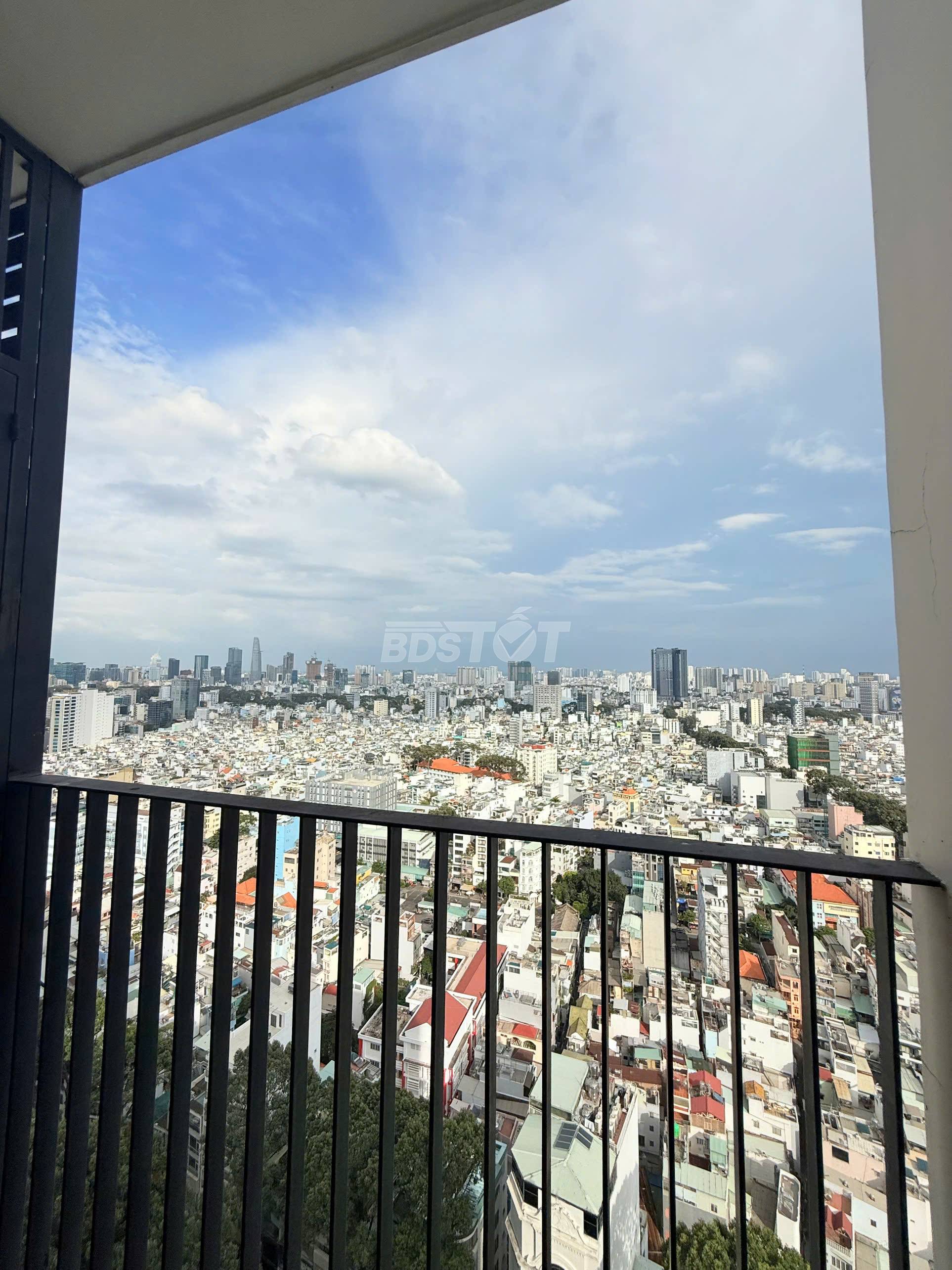 View thành phố từ căn hộ chung cư 2 phòng ngủ, 86m2, nội thất đầy đủ cho thuê tại Chung Cư Hà Đô Centrosa, Hà Đô Centrosa Garden